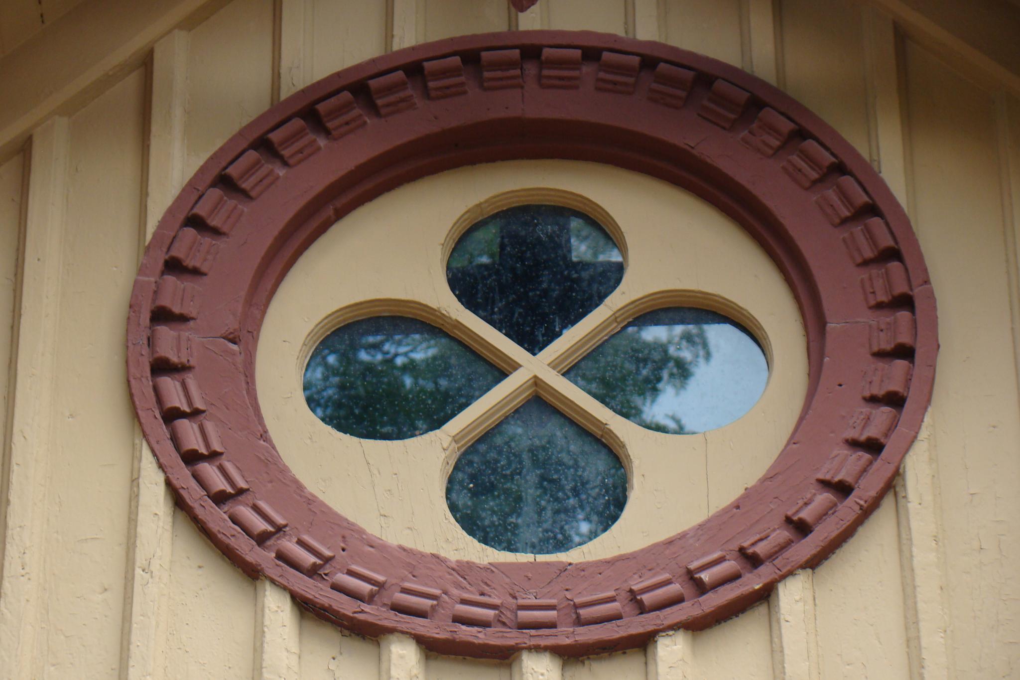 Quatrefoil window, Carriage House