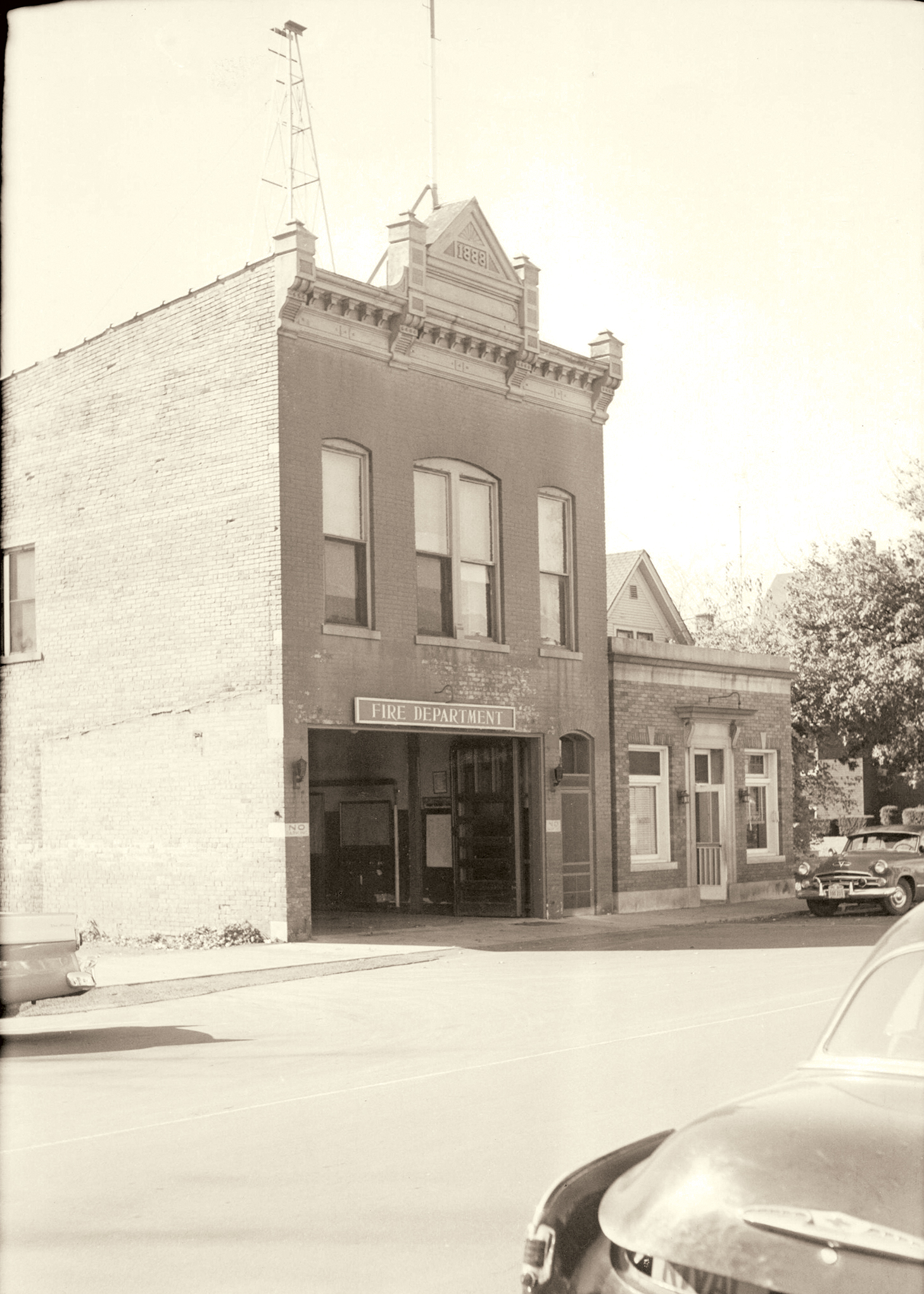 Napervilles's first central fire station on Jefferson Ave, early twentieth century